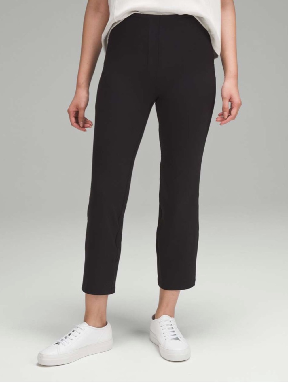 Lululemon Smooth Fit Pull-On High-Rise Cropped Pants
Black 6